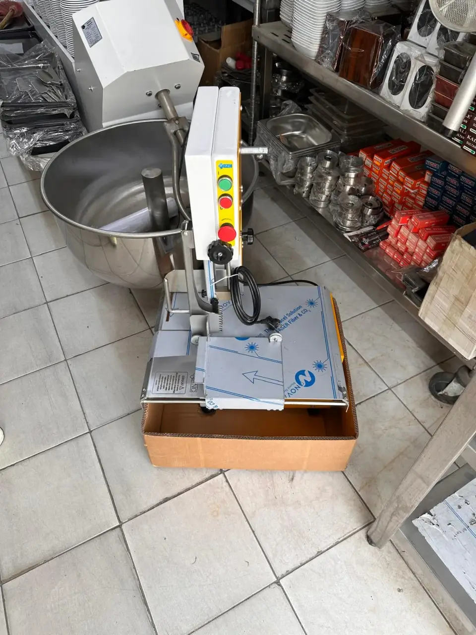 1.5 KW Et Kemik Testeresi HNC marka